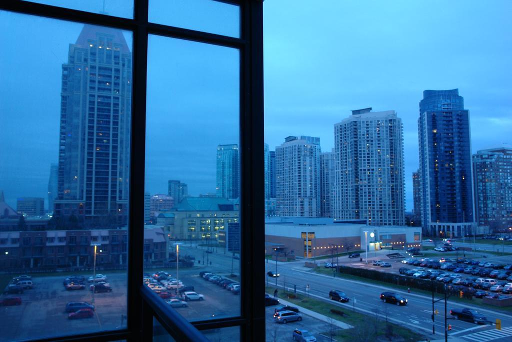 Goodwood Suites Mississauga Rum bild