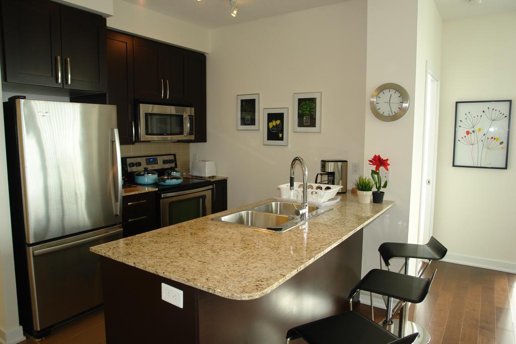 Goodwood Suites Mississauga Rum bild