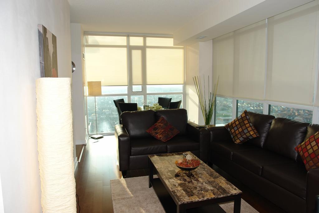 Goodwood Suites Mississauga Rum bild