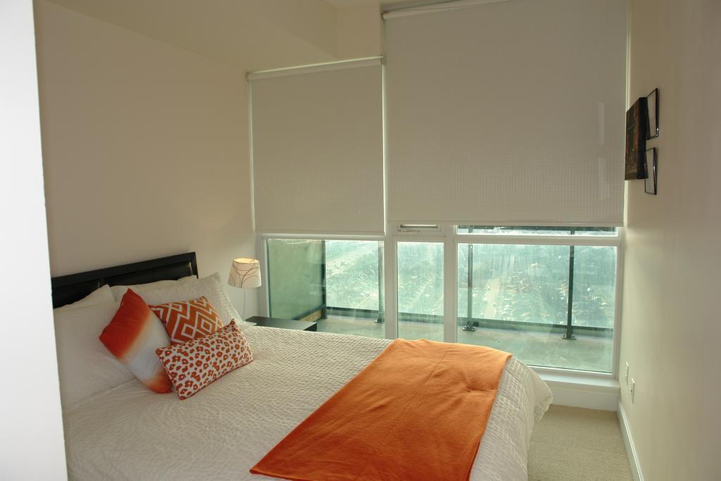 Goodwood Suites Mississauga Rum bild