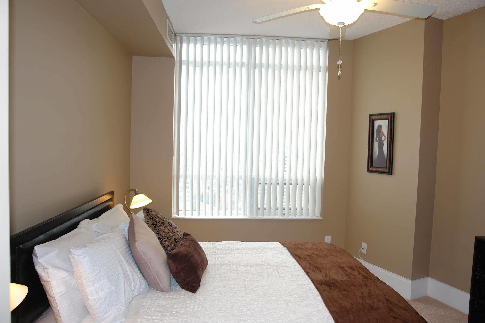 Goodwood Suites Mississauga Exteriör bild